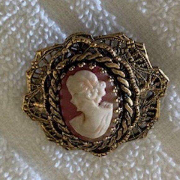 Vintage SHELL CAMEO Victorian BROOCH ~ 3-layer ANTIQUED GOLD FILIGREE Setting - Picture 3 of 8